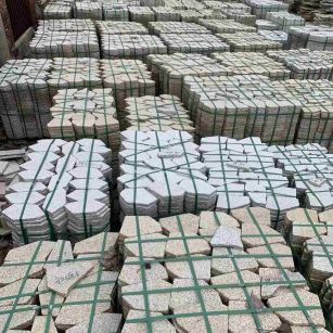 黑龙江 黄金麻白麻花岗岩荔枝面地铺石(冰裂纹)