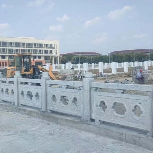 黑龙江 白麻花岗岩荔枝面河道栏杆