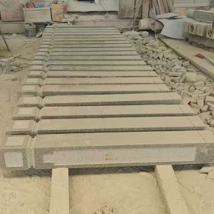 黑龙江 芝麻白异形加工雕刻-栏杆大柱，方柱