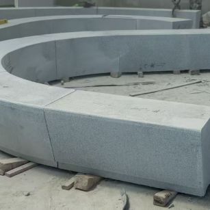 黑龙江 芝麻白花岗岩光面弧形坐凳