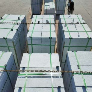 黑龙江 芝麻白花岗岩5公分地铺石 花岗岩厂家工厂装车日常