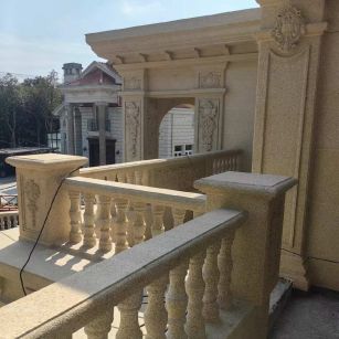 黑龙江 黄金麻别墅外墙干挂雕花配合阳台栏杆花瓶柱