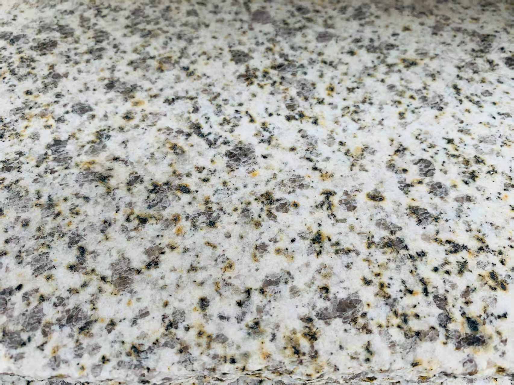 黑龙江 黄金麻花岗岩石材浅黄光面