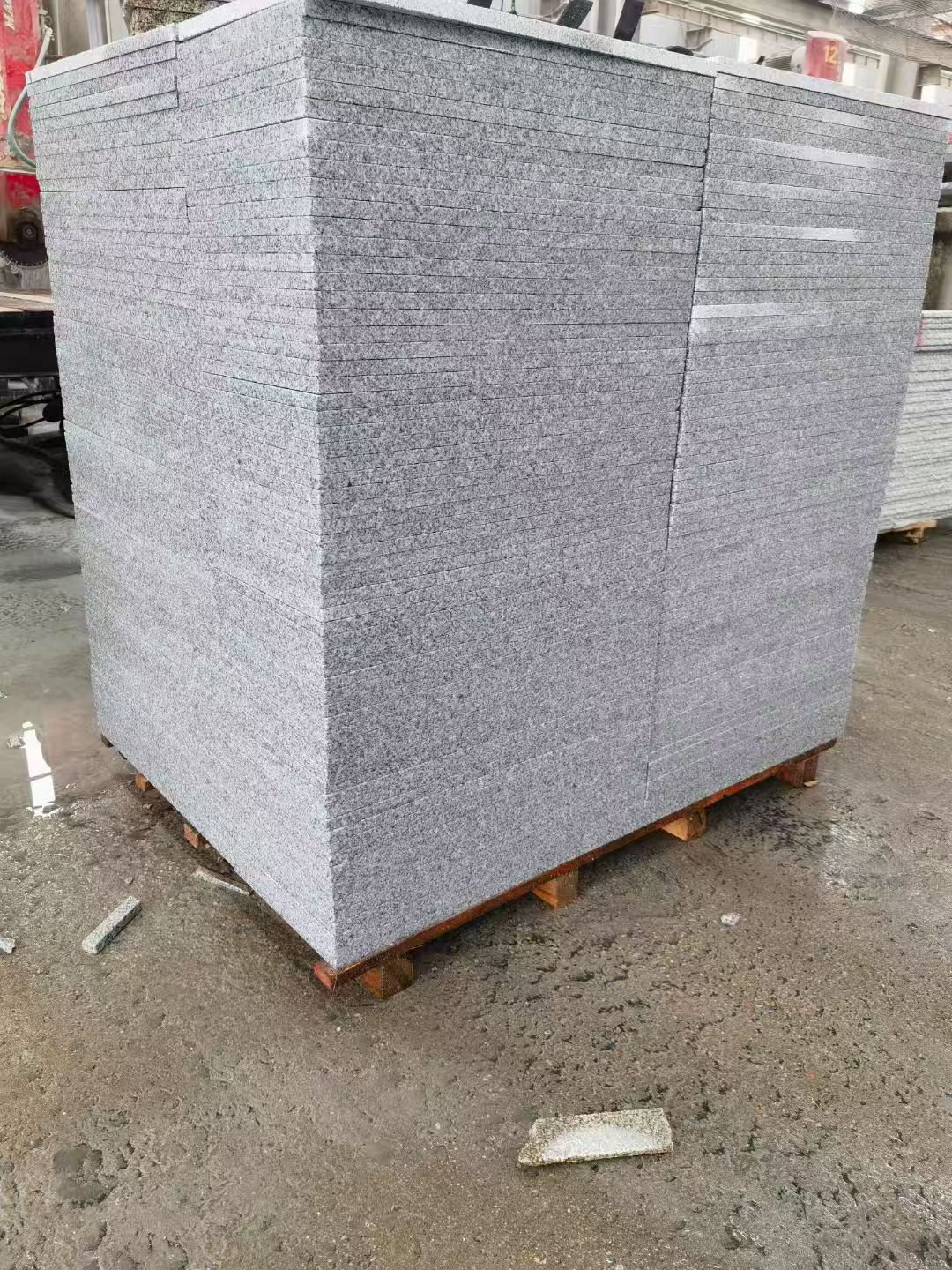 黑龙江 芝麻白火烧面1.8厚300*600地铺石，尺寸标准，厚薄均匀