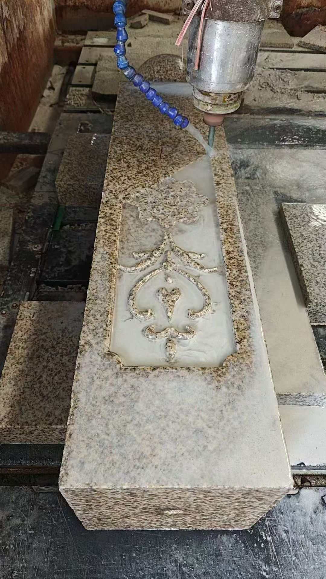 黑龙江 黄金麻花岗岩异形加工雕刻栏杆大柱