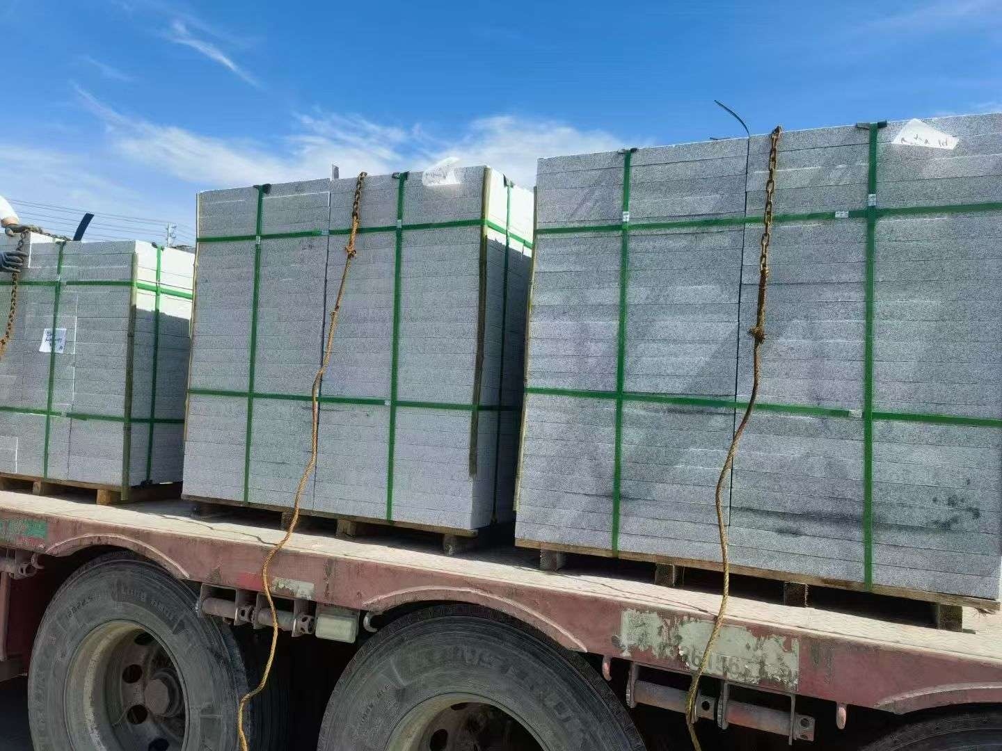 黑龙江 芝麻白花岗岩地铺石装车日常