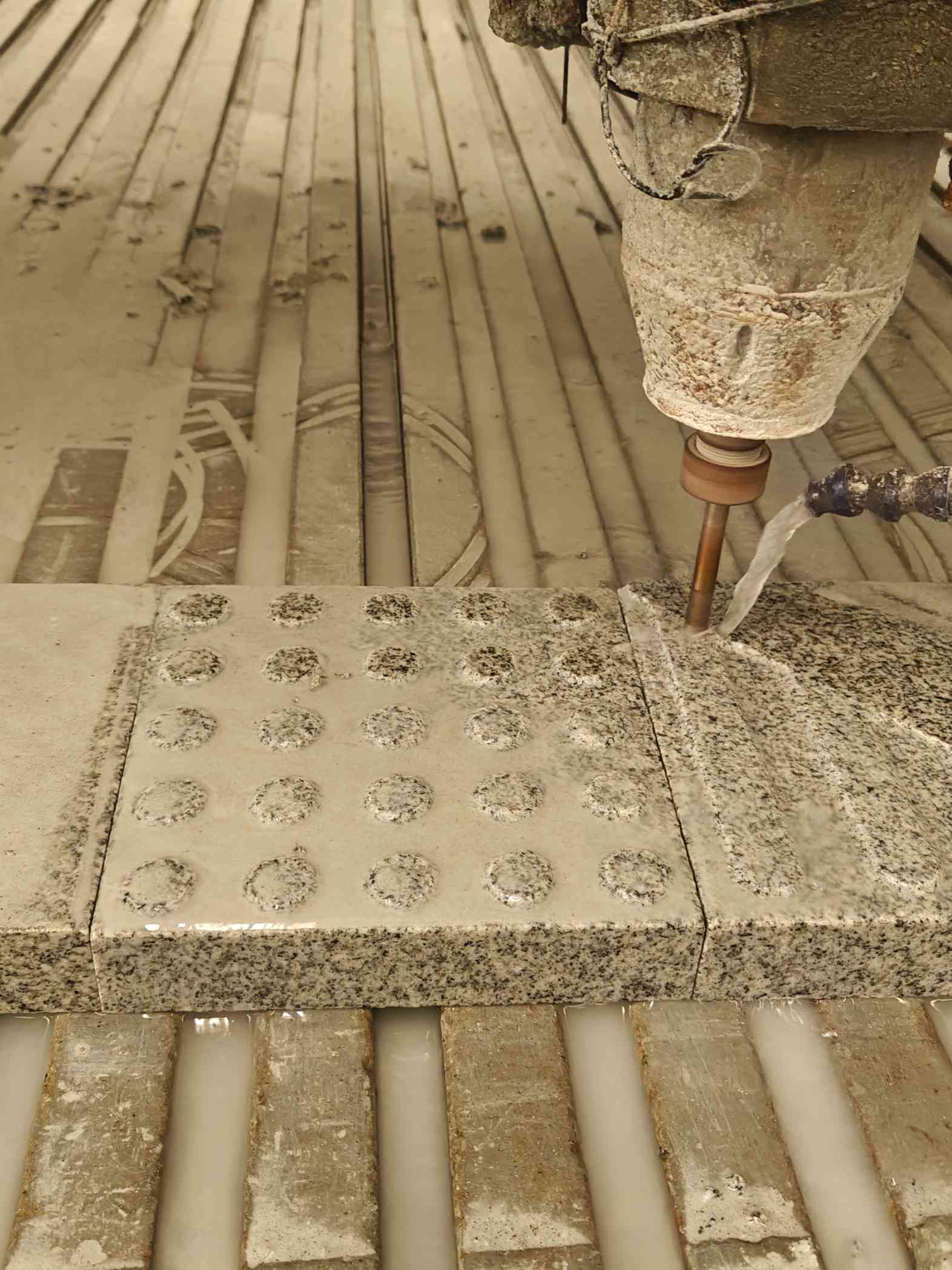 黑龙江 芝麻白花岗岩石材盲人石、盲道石、盲点石