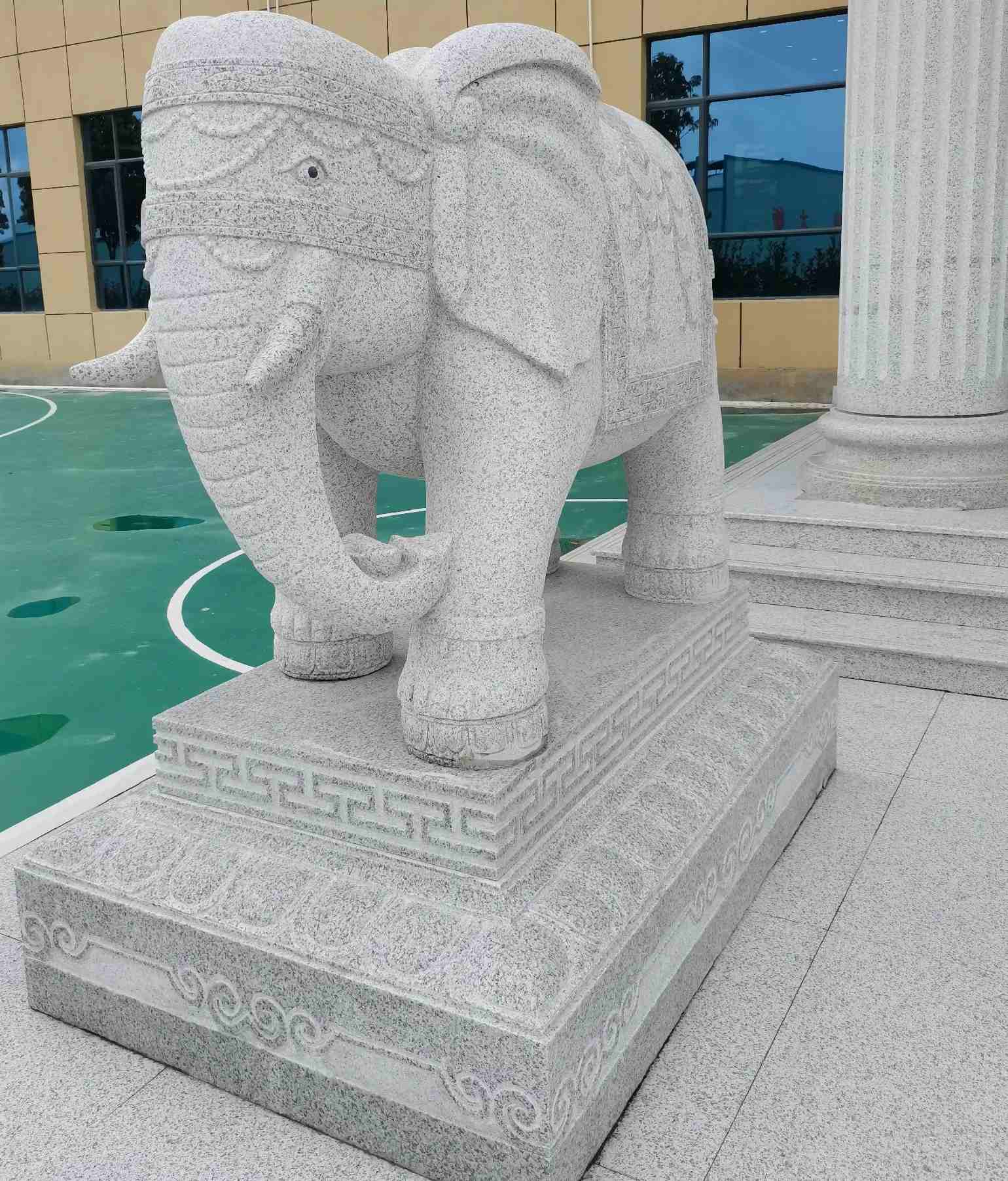 黑龙江 白麻花岗岩动物异形石雕-大象