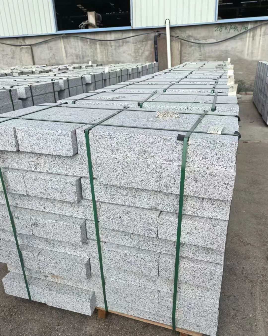 黑龙江 白麻花岗岩路沿石，弧形路沿石，道牙石，马路牙子，界石，路缘石，平沿石，直岩石，平缘石等
