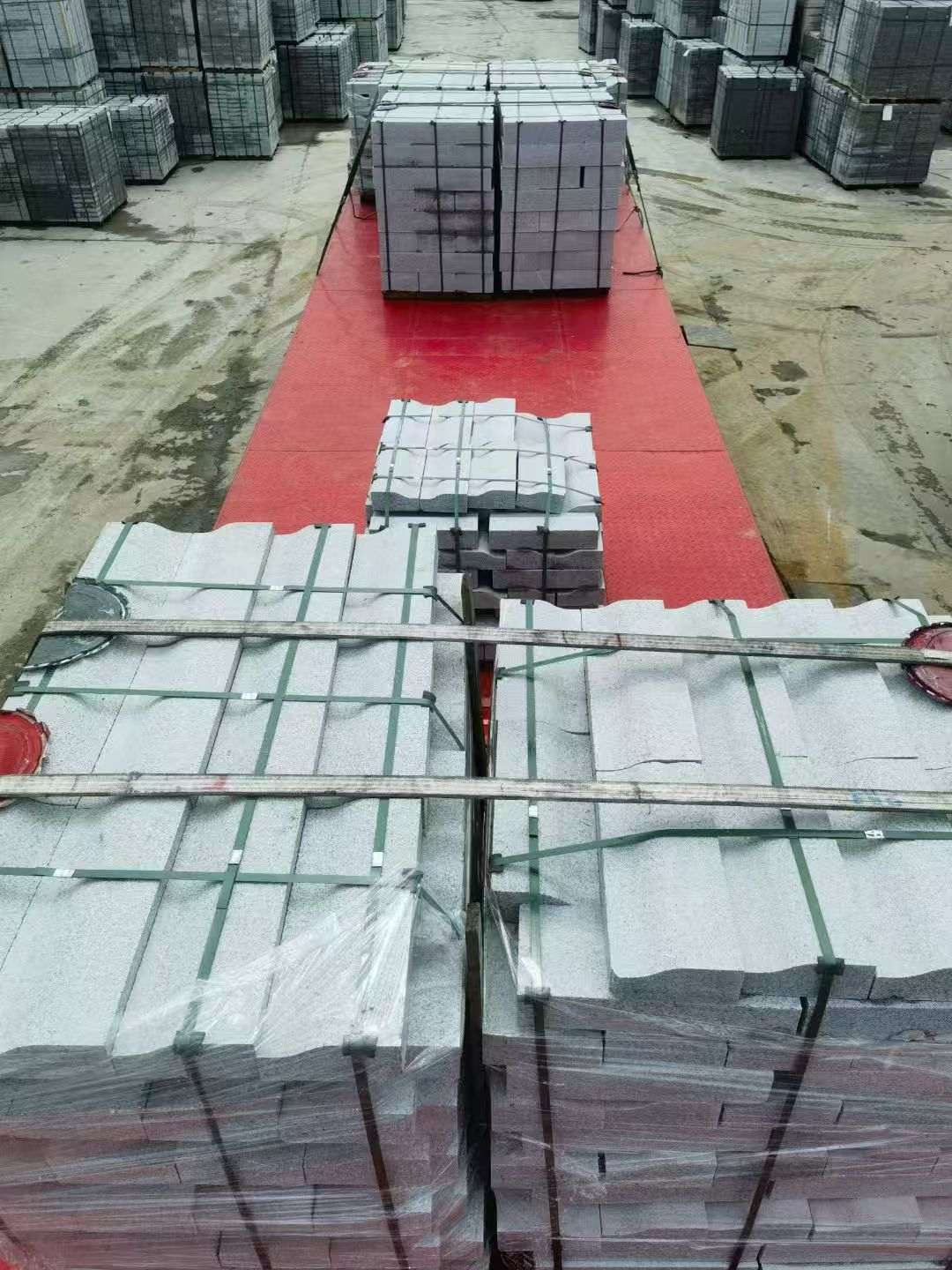 黑龙江 芝麻白仿形加直形路沿石出货日常