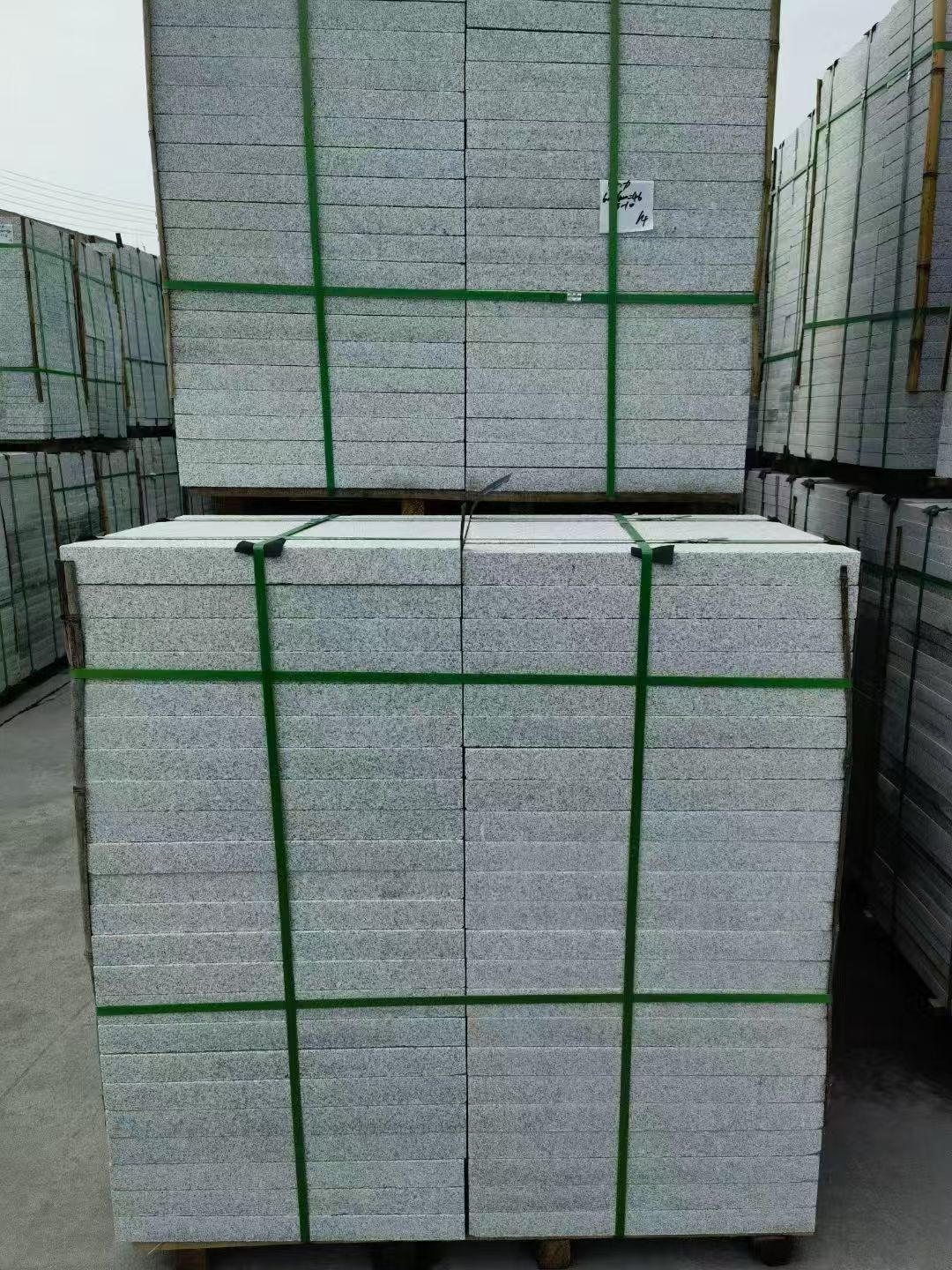 黑龙江 芝麻白火烧，园林广场市政工程地铺石，1.8~5.0厚均有现货