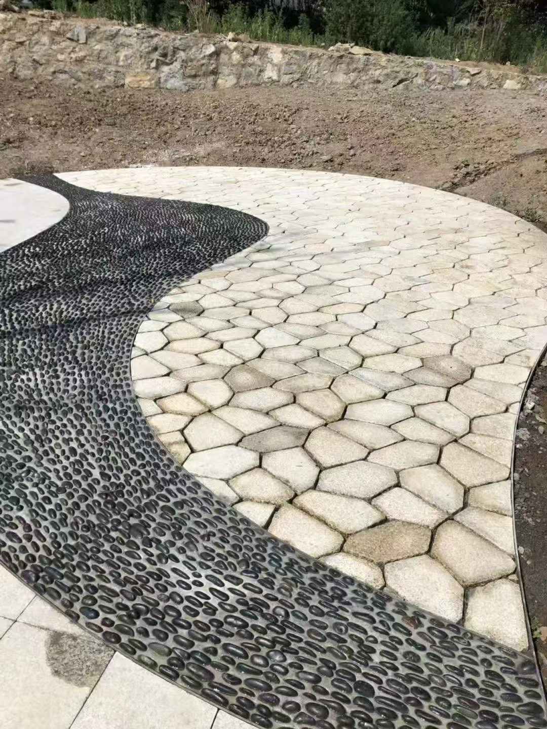 黑龙江 黄金麻冰裂纹地铺石工地铺装案例