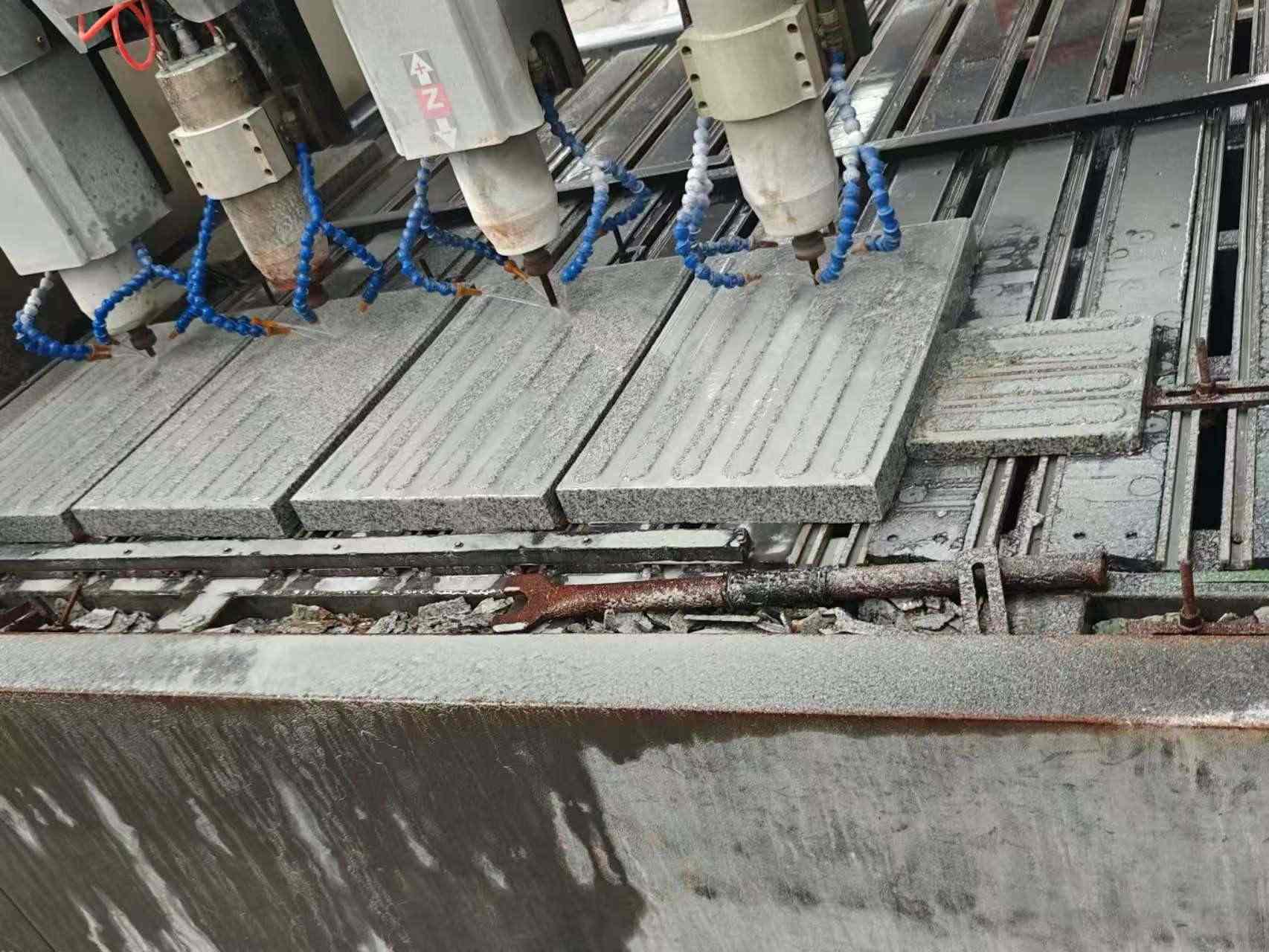 黑龙江 芝麻白花岗岩荔枝面盲道雕刻