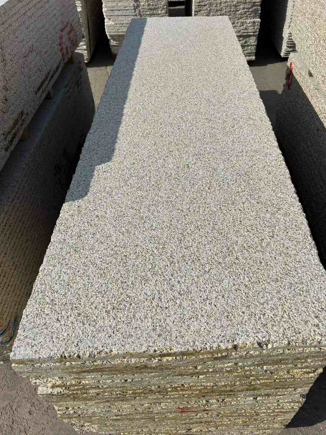 黑龙江 黄金麻花岗岩荔枝面毛板，半成品