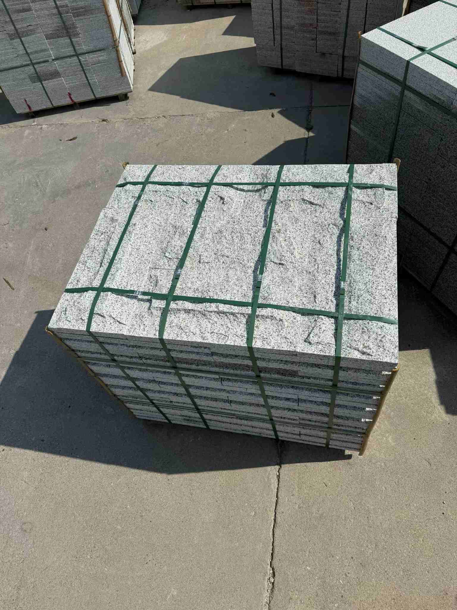 黑龙江 白麻花岗岩石材自然面蘑菇石成品