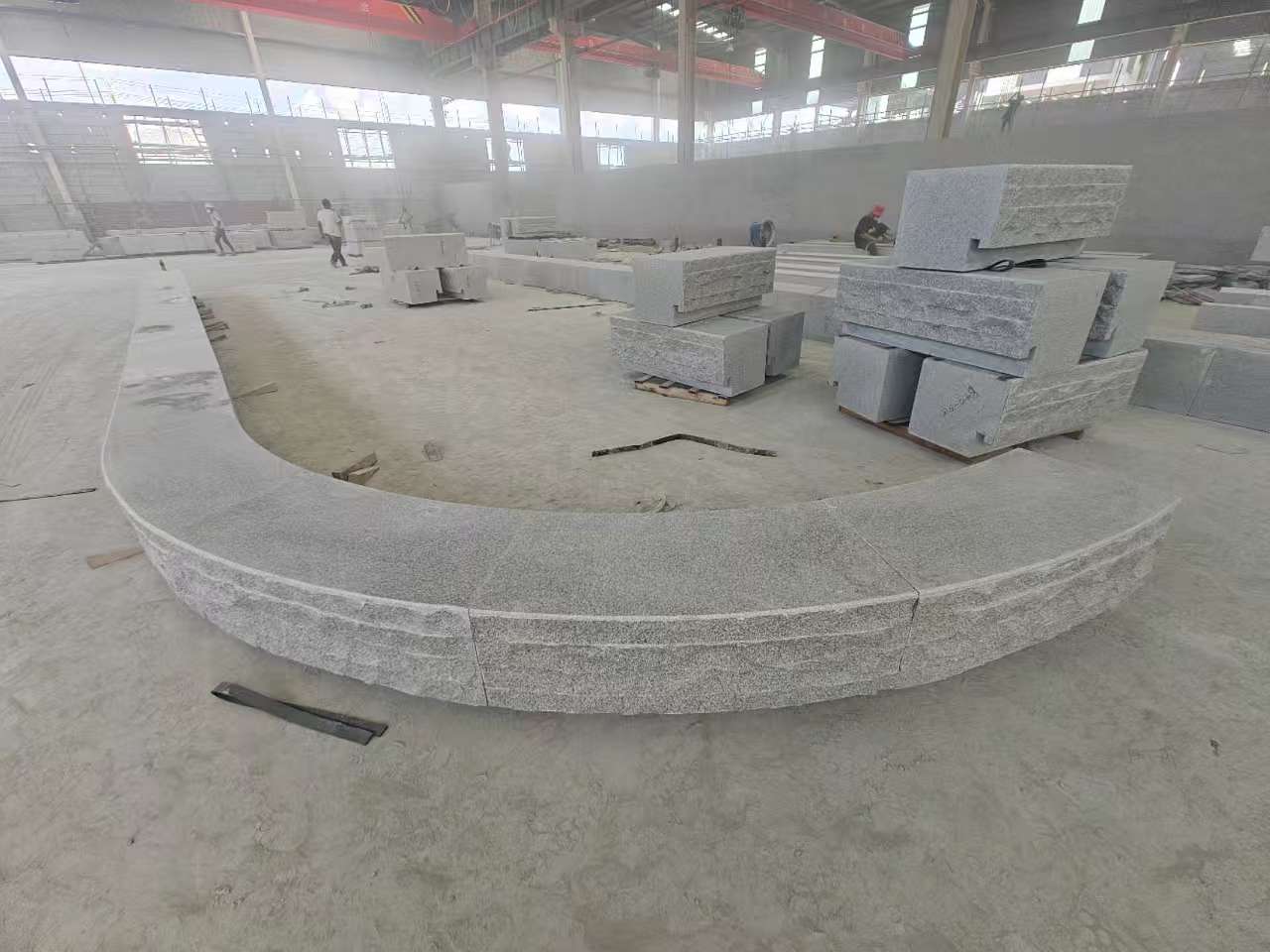 黑龙江 芝麻白异形坐凳，自然面光面弧形加工