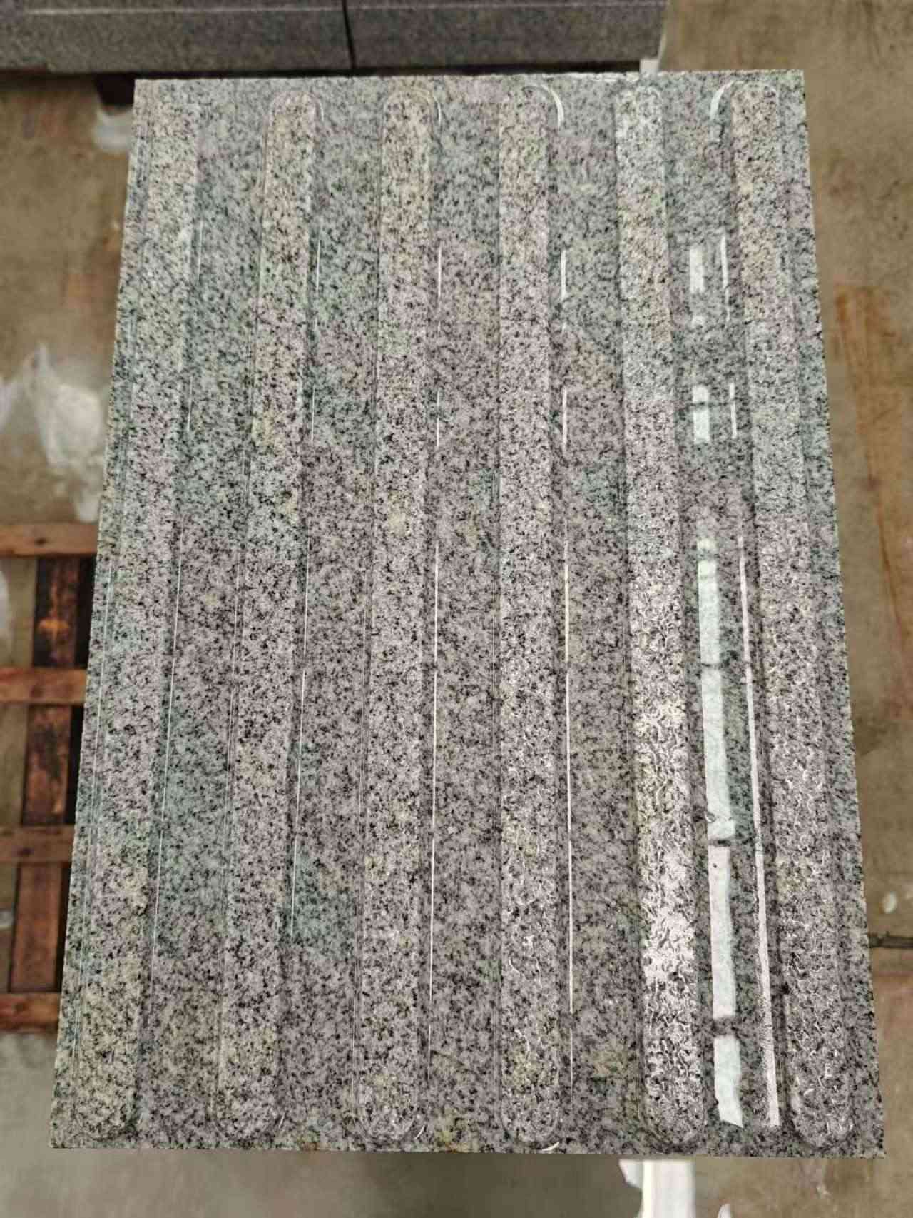 黑龙江 芝麻白花岗岩荔枝面雕刻盲道，盲条