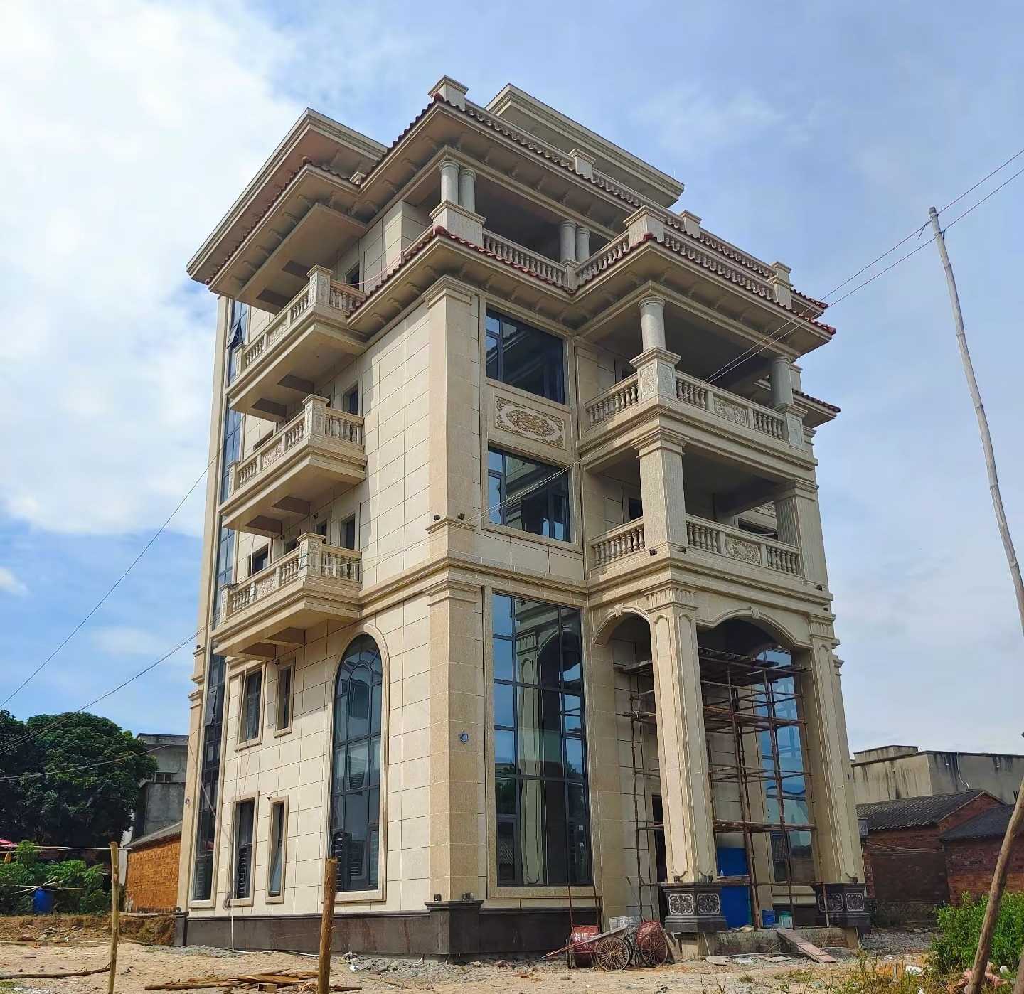 黑龙江 黄金麻花岗岩石材别墅外墙干挂搭配（雕花栏杆花瓶柱门楼罗马柱）