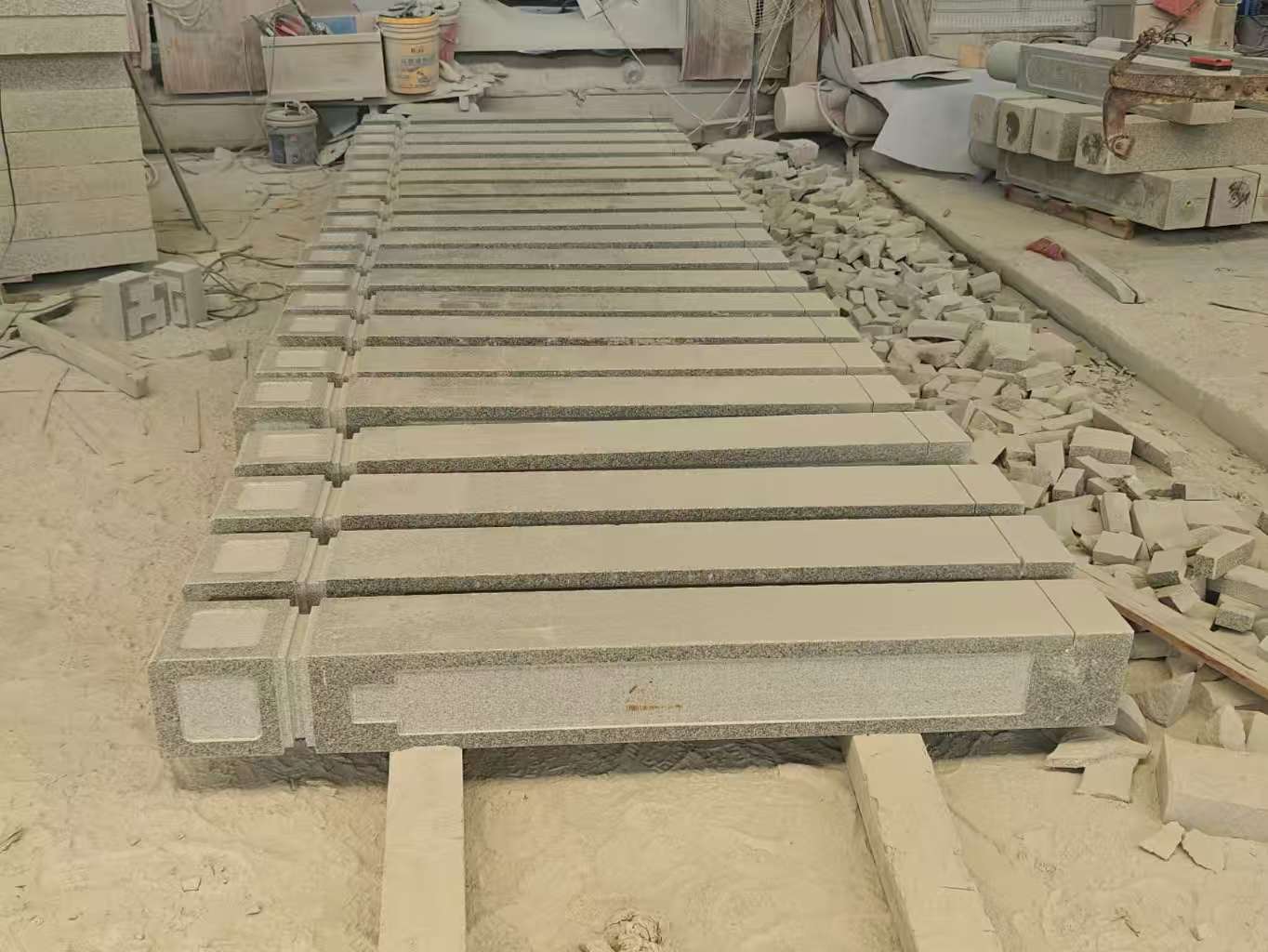 黑龙江 芝麻白异形加工雕刻-栏杆大柱，方柱