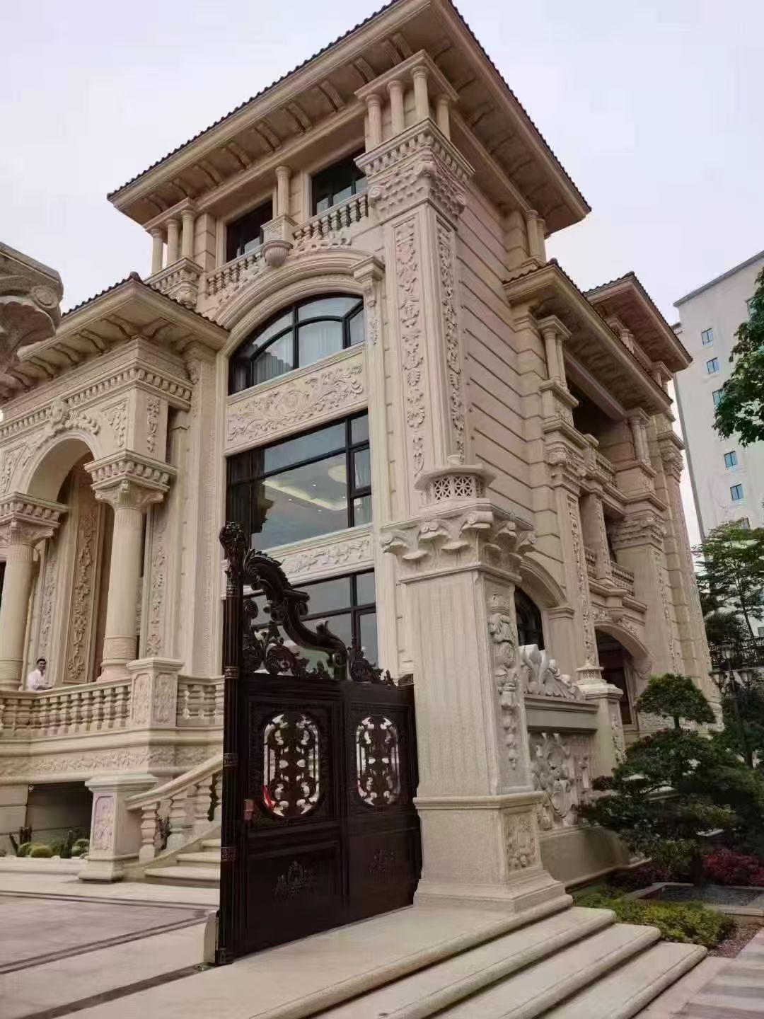 黑龙江 黄金麻花岗岩别墅外墙干挂效果展示