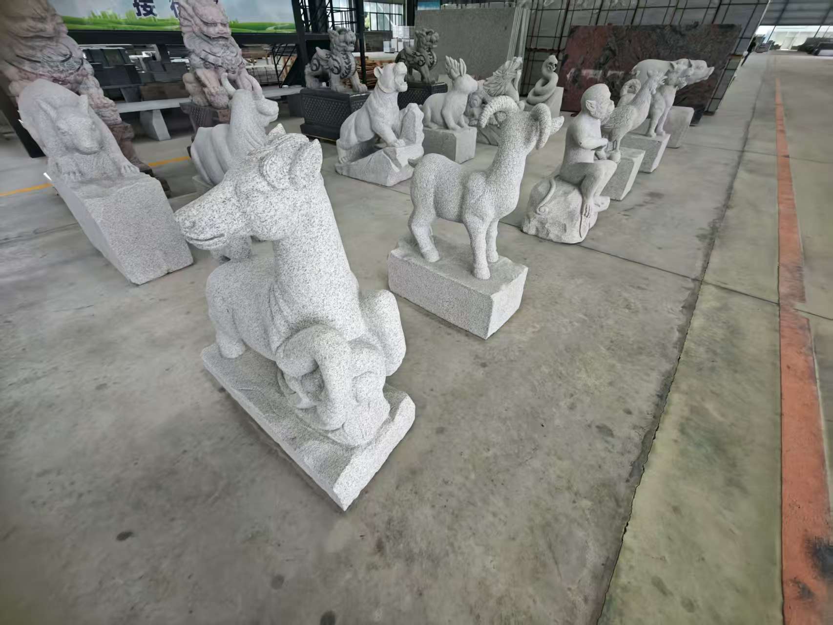 黑龙江 芝麻白花岗岩造型立体雕刻——十二生肖