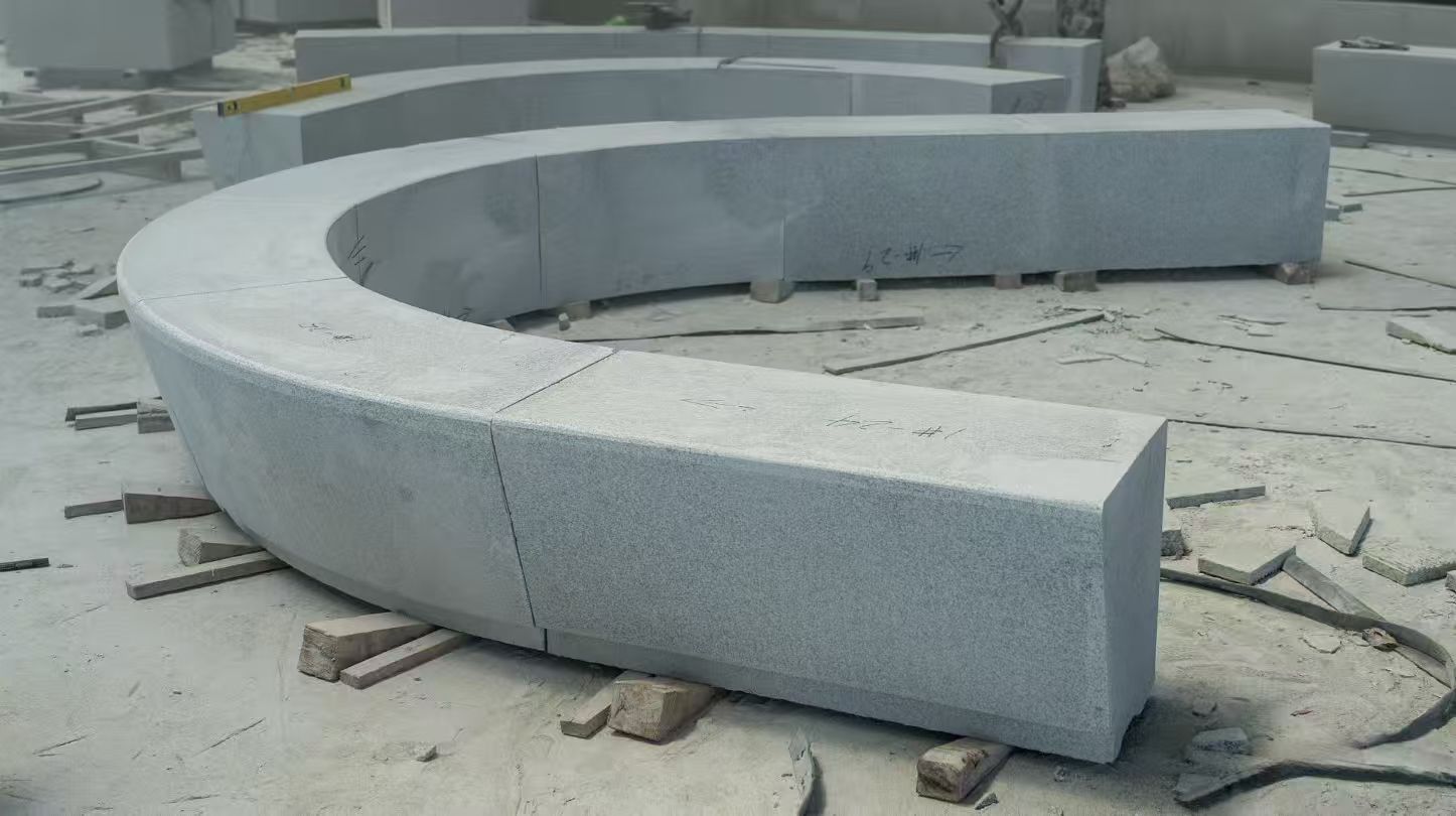 黑龙江 芝麻白花岗岩光面弧形坐凳